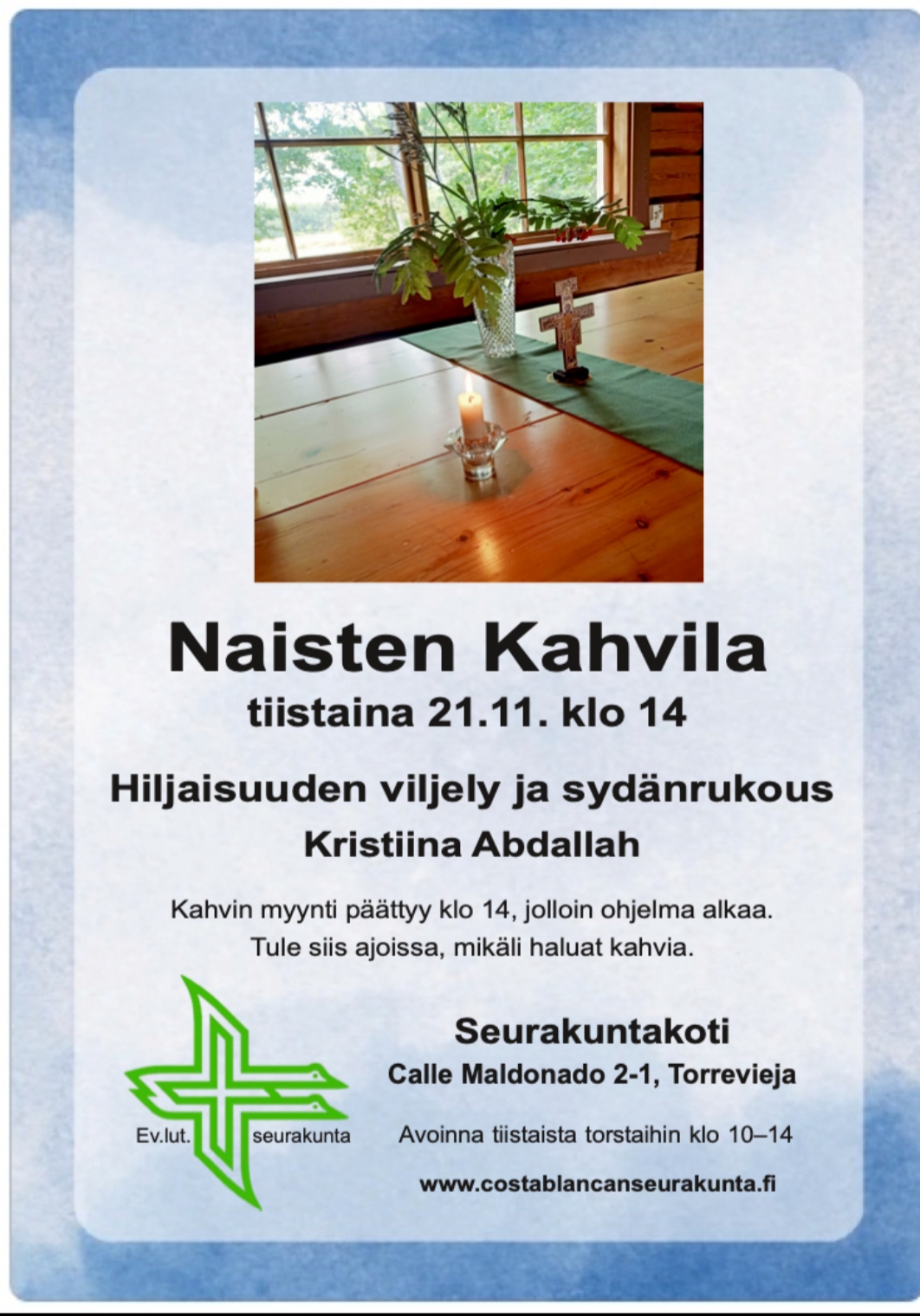 Nuket istuvat kahvipöydän ääressä ja pöydälle on katettu kakkua ja kahvikuppeja
