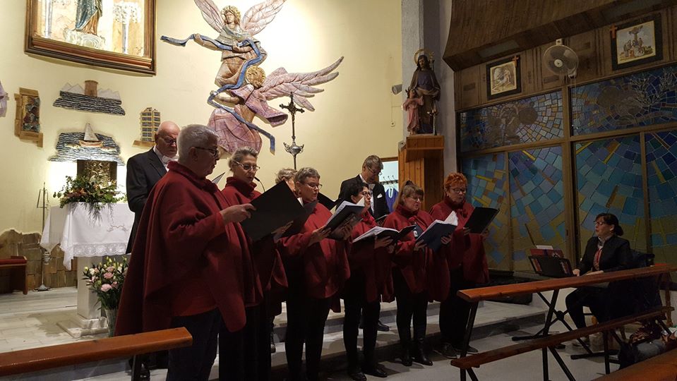 Avaa kuva isommaksi Kirkkokuoro La Matan kauneimmissa joululauluissa Satu Rannan johdolla 13.12.2019.