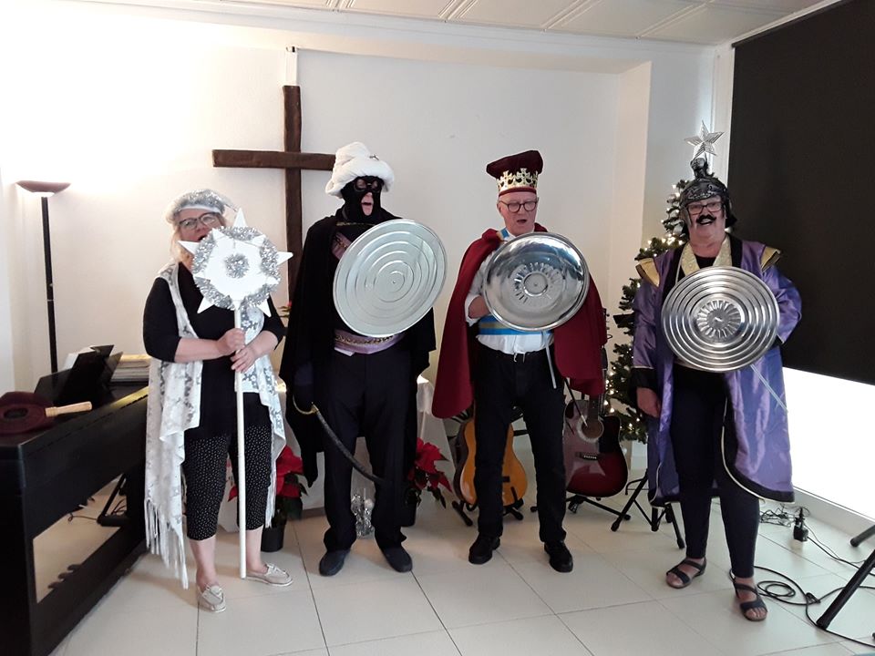 Avaa kuva isommaksi Seurakunnan Tiernapojat - tässä esiintymässä Torreviejan Vapaakirkkoseurakunnan Majakassa; miehitys 2.